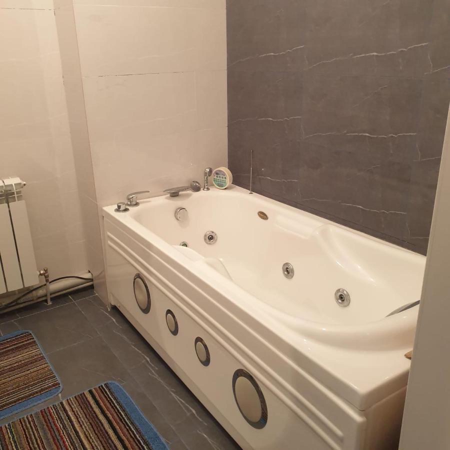 אלמטי Uzak Apartment 2 מראה חיצוני תמונה